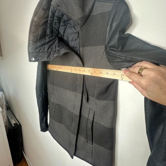 Lululemon Sweet Life Soot Black & Gray Stripe Biker Jacket Water Repel 4 - Picture 15 of 15